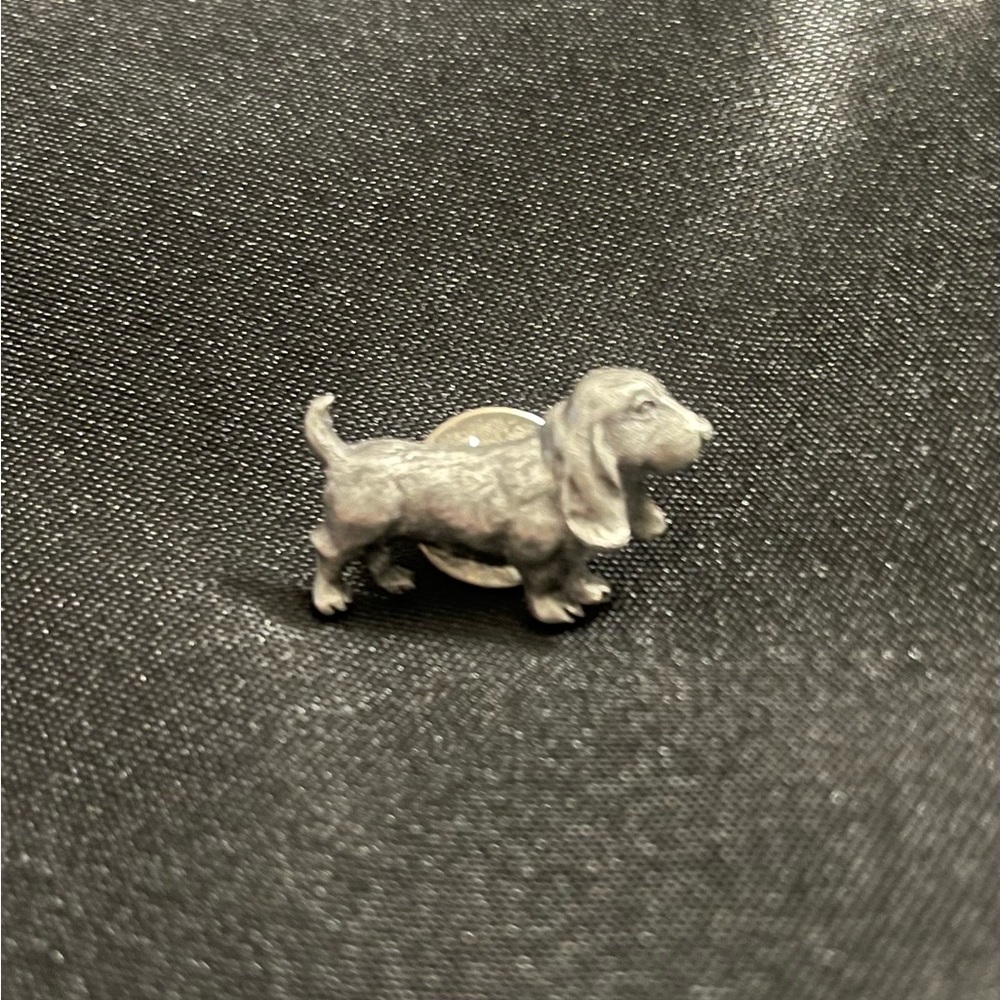 Vintage hound dog pin. Small but heavy. Detailed